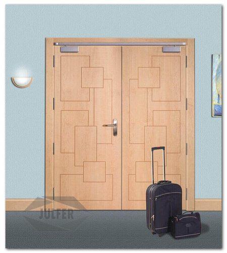 Puerta-cortafuegos-madera-dos-hojas-cierrapuertas-hotel-IGNI